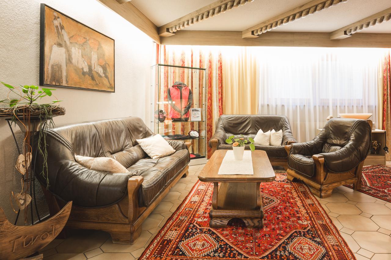 Hotel Garni Tirol Ладис Экстерьер фото