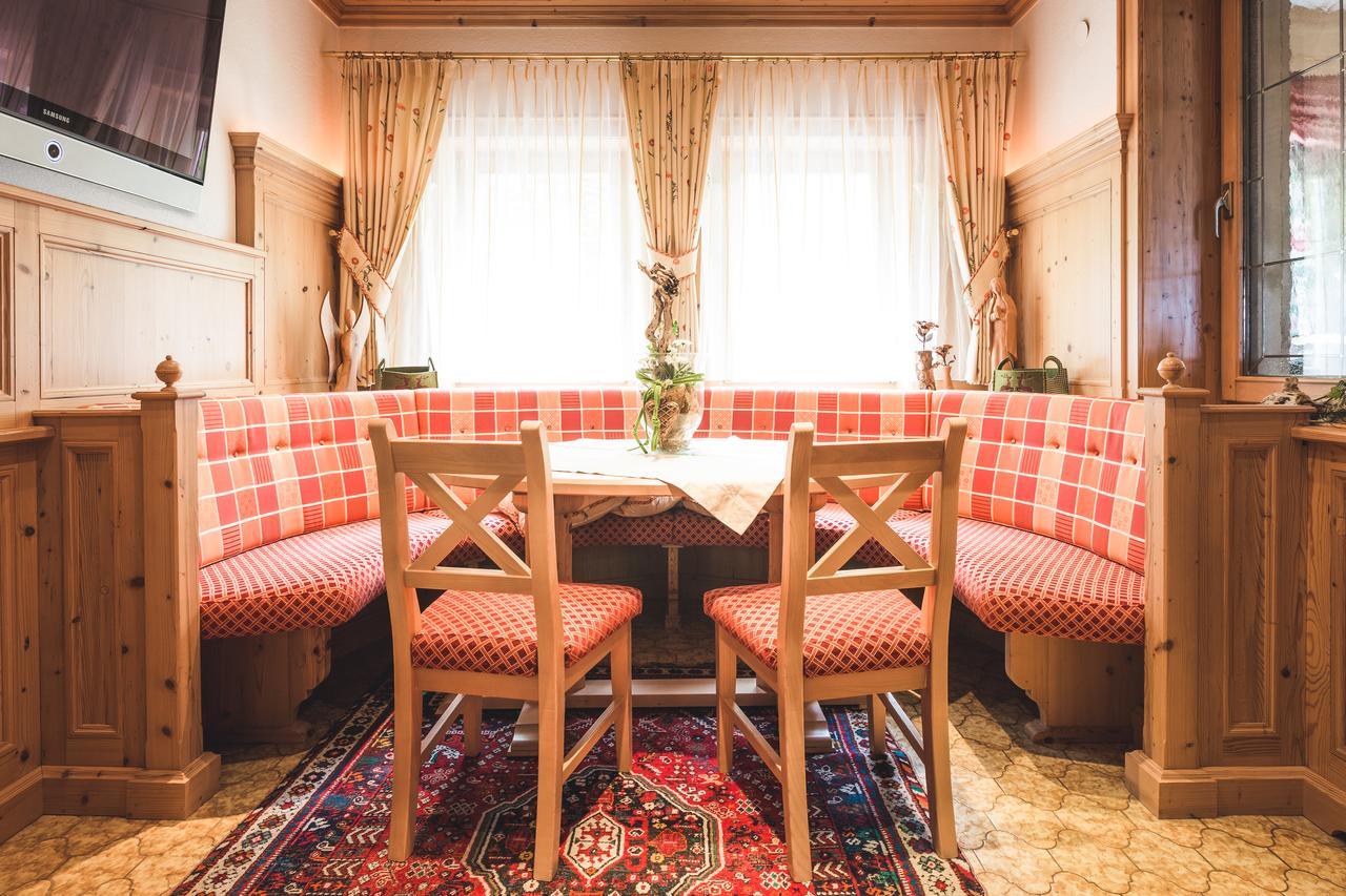 Hotel Garni Tirol Ладис Экстерьер фото