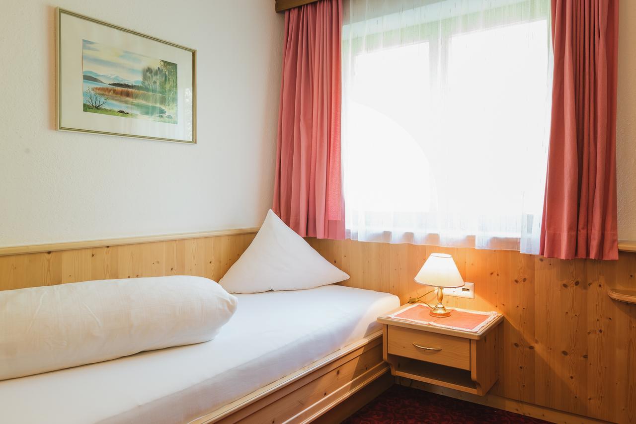 Hotel Garni Tirol Ладис Экстерьер фото