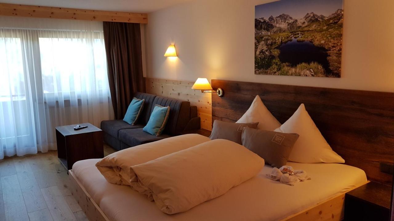 Hotel Garni Tirol Ладис Экстерьер фото